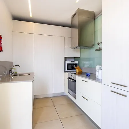 Apartment 16th Floor With Pool & 180 Sea Views By Quicktrips