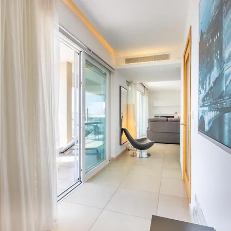 Lägenhet 16th Floor With Pool & 180 Sea Views By Quicktrips Sliema